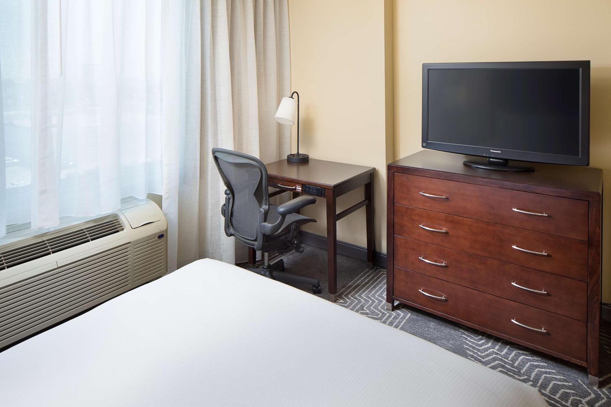 Doubletree By Hilton Los Angeles/Комърс Екстериор снимка