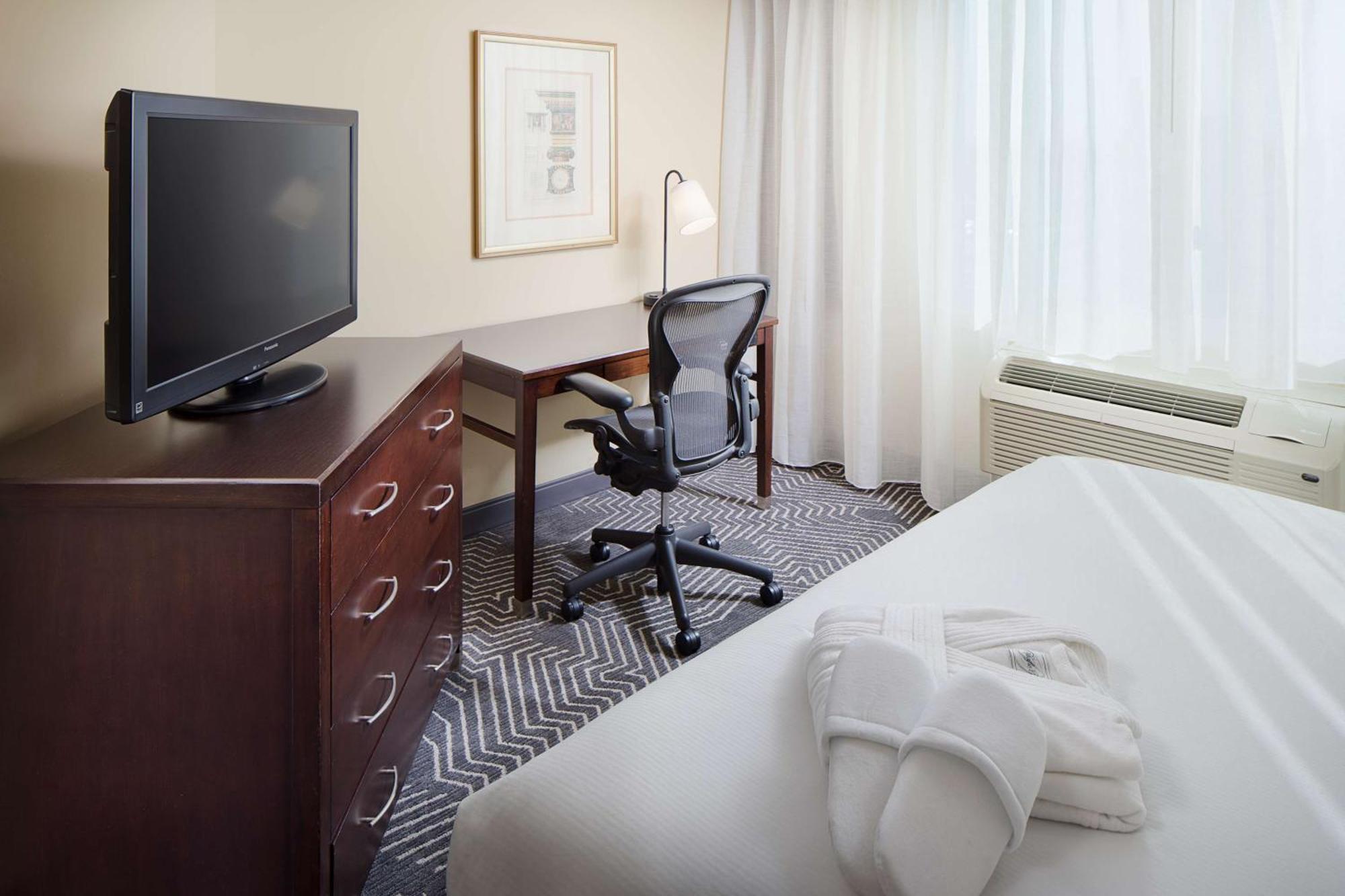Doubletree By Hilton Los Angeles/Комърс Екстериор снимка