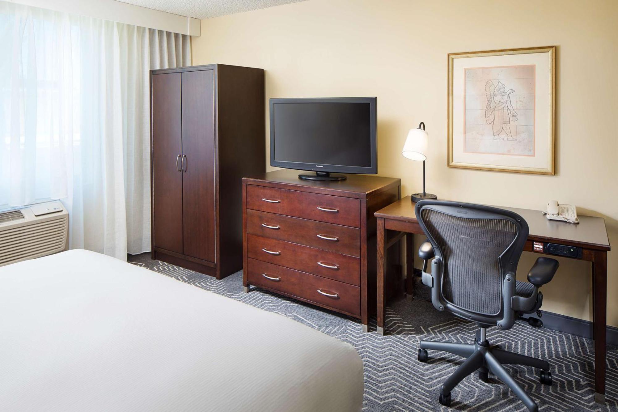 Doubletree By Hilton Los Angeles/Комърс Екстериор снимка