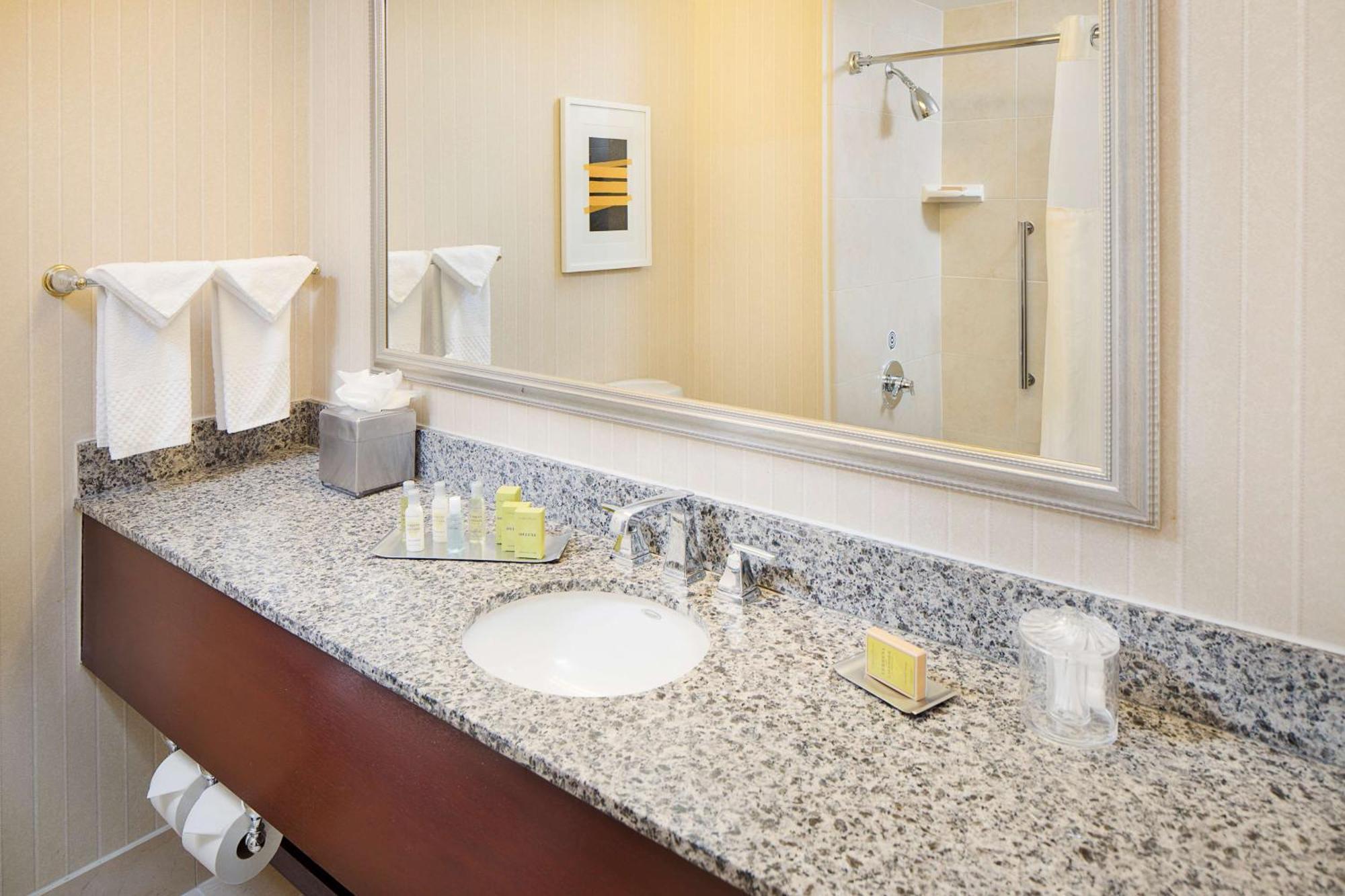 Doubletree By Hilton Los Angeles/Комърс Екстериор снимка