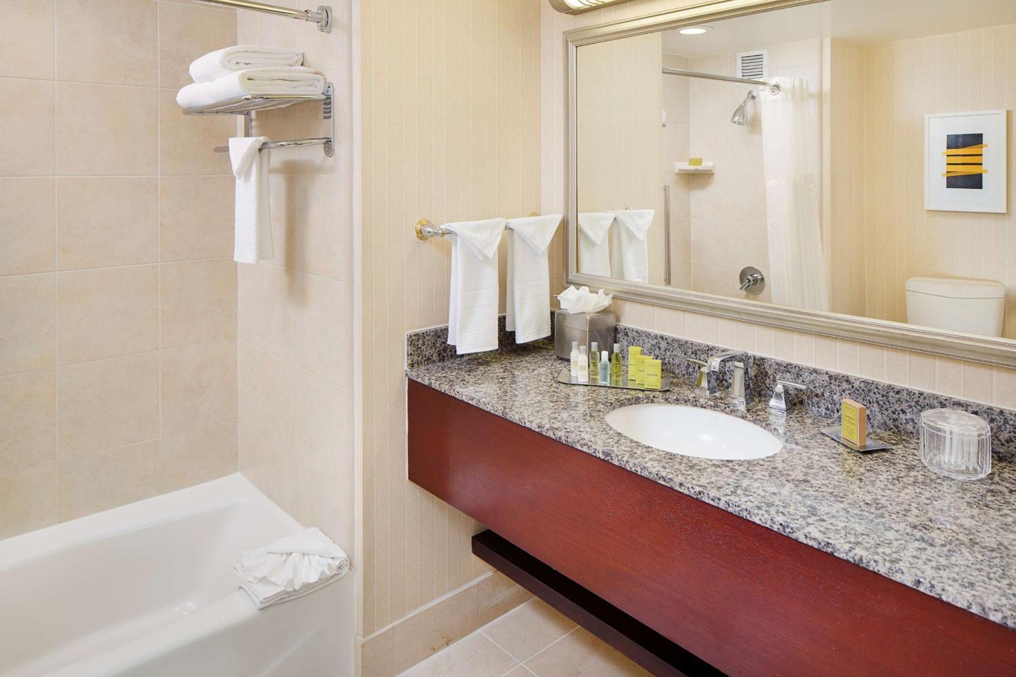 Doubletree By Hilton Los Angeles/Комърс Екстериор снимка